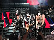 180px-kiss_in_concert_boston_2004